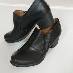 Women's natural soul black ankle boot size us 7.5